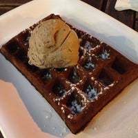 Photo taken at Wafflelicious by Vincent A. on 9/20/2014