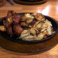 Photo taken at Applebee&amp;#39;s Grill + Bar by Patrick H. on 6/12/2018