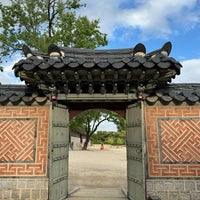 Photo taken at Gyeongbokgung Palace by 🐋 on 4/24/2024