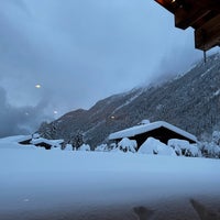 Photo taken at Les Grands Montets Hotel Argentiere by Marcelo B. on 12/10/2021