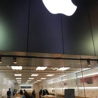 Photo taken at Apple Store 札幌 by ren H. on 2/22/2016