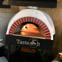 Foto tirada no(a) Taste It Пицца&amp;amp;Паста por Y/u/r/i em 10/24/2020