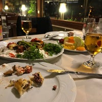 รูปภาพถ่ายที่ Antepli Et Restaurant Tatlı โดย Yusuf เมื่อ 11/27/2018
