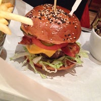 Снимок сделан в Burger &amp;amp; Lobster пользователем Sagy M. 1/3/2015