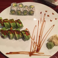 Снимок сделан в Sushi Ushi пользователем Georgina M. 3/30/2016