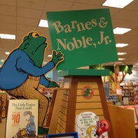 Barnes Noble Bookstore In Naperville