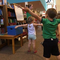 5/26/2016 tarihinde Jill J.ziyaretçi tarafından Red Balloon Bookshop'de çekilen fotoğraf