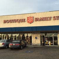 Foto tirada no(a) The Salvation Army Family Store &amp;amp; Donation Center por Jill J. em 2/27/2016