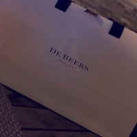 Foto diambil di De Beers Jewellers oleh N♏️1979 pada 4/13/2018