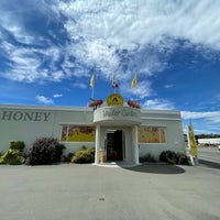 Photo taken at Arataki Honey by Jamie F. on 2/13/2022