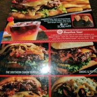 Photo taken at Red Robin Gourmet Burgers and Brews by Cristian P. on 1/7/2017