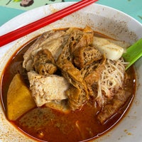 Photo taken at Heng Kee Curry Chicken Noodles by Jit Ming on 7/20/2022