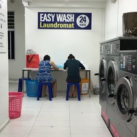 Photo taken at Easy Wash Laundromat by Jit Ming on 12/16/2015