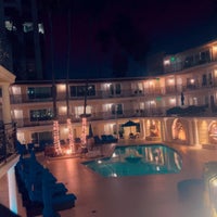Foto tomada en Beverly Hills Plaza Hotel &amp;amp; Spa  por Ryan A. .. el 3/25/2023