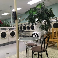 รูปภาพถ่ายที่ The Laundry Lounge โดย Brian F. เมื่อ 12/30/2017