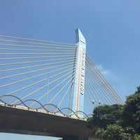 Photo taken at Viaduto Cidade de Guarulhos by Esther A. on 3/14/2020