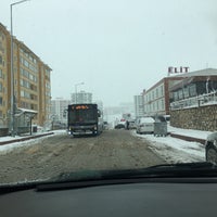 Photo taken at Öz Dostlar Ekmek ve Unlu Mamülleri by Mirap Uğur A. on 12/27/2018