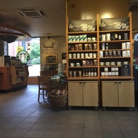 Photo taken at Starbucks by Lisandra M. on 7/13/2016