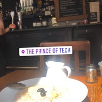 Photo taken at The Prince of Teck by Lisandra M. on 6/15/2019