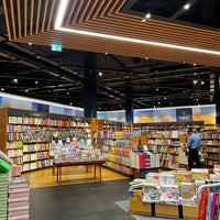 Photo taken at Books Kinokuniya by 🫧 تركي 🫧 on 5/7/2024