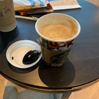 Foto tirada no(a) Starbucks por Naveen P. em 12/2/2019