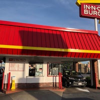 Photo taken at In-N-Out Burger by Chuck W. on 5/8/2020