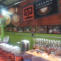Foto tomada en Triana Café Gourmet  por Angeles J. el 4/11/2013