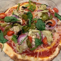 Снимок сделан в Pieology Pizzeria пользователем Victoria G. 1/19/2019