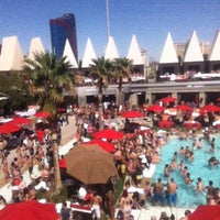 รูปภาพถ่ายที่ Palms Pool &amp;amp; Dayclub โดย Cory E. เมื่อ 5/3/2013