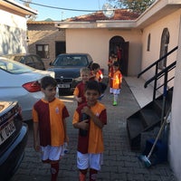 Foto tirada no(a) Etiler Galatasaray Futbol Okulu por Nermin K. em 9/24/2017