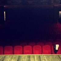 Foto tirada no(a) Ali Poyrazoğlu Tiyatrosu por Mert K. em 10/8/2015