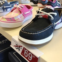 famous footwear hwy 6