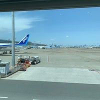 Photo taken at Gate 70 by ちかっしー C. on 4/17/2023