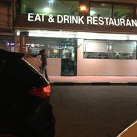 Photo taken at Eat &amp;amp; Drink Restaurant مطعم كل واشرب by Mohd N. on 3/15/2013