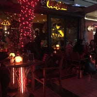 Foto tirada no(a) Cafe Plaza Brasserie Bomonti por Elif Nur Kurt em 12/20/2016