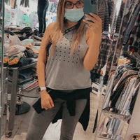 Снимок сделан в Half Off Clothing Store пользователем Alex L. 11/29/2020