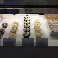 รูปภาพถ่ายที่ Liz&amp;#39;s Cupcakes โดย Margarita H. เมื่อ 12/23/2012