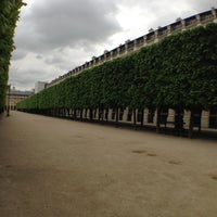 รูปภาพถ่ายที่ Jardin du Palais Royal โดย Нюша Н. เมื่อ 5/10/2013