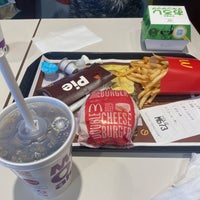 Photo taken at McDonald&amp;#39;s by igarin 。. on 4/23/2023
