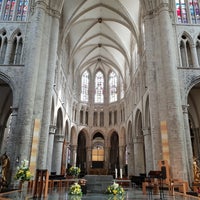 Photo taken at Cathedral of St. Michael and St. Gudula by Turgut I. on 4/8/2018