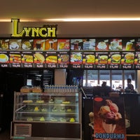 Foto tirada no(a) Lynch Cafe&amp;amp;Bar por ipek y. em 12/14/2017