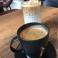 3/25/2021 tarihinde Kemalziyaretçi tarafından The Lukkans Coffee'de çekilen fotoğraf