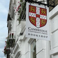 Foto tirada no(a) Cambridge University Press Bookshop por Heather B. em 7/9/2023