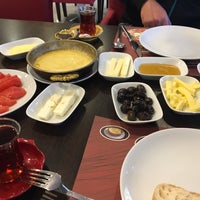 Photo taken at İzhar Karadeniz Restaurant by Ozer A. on 10/8/2016