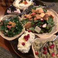 Das Foto wurde bei Al Nafoura Lebanese Restaurant von nor i. am 1/23/2020 aufgenommen