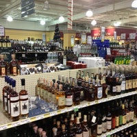 Das Foto wurde bei Binny&#39;s Beverage Depot von Derek K. am 12/20/2012 aufgenommen