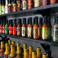 Foto tirada no(a) Empire&amp;#39;s Comics Vault &amp;amp; Hot Sauce por Empire&amp;#39;s Comics Vault &amp;amp; Hot Sauce em 9/8/2022