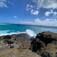 Photo taken at Hālona Blowhole Lookout by Hyunkee S. on 2/26/2024