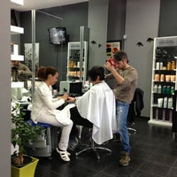 Foto scattata a Nuno de Oliveira Cabeleireiro Unisexo da Ana L. il 3/22/2013