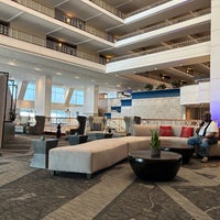 Снимок сделан в Renaissance Concourse Atlanta Airport Hotel пользователем Regina H. 6/25/2023